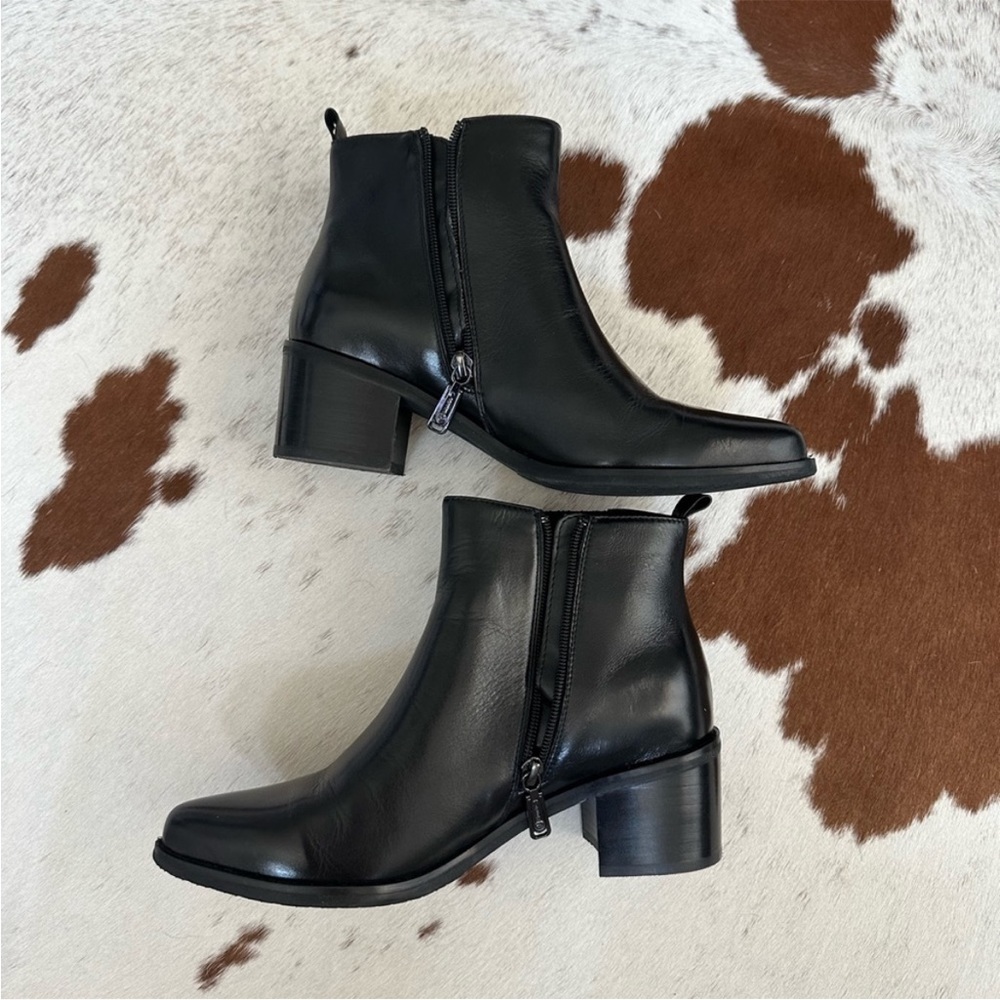 Blondo Elvina Waterproof Booties. Like new